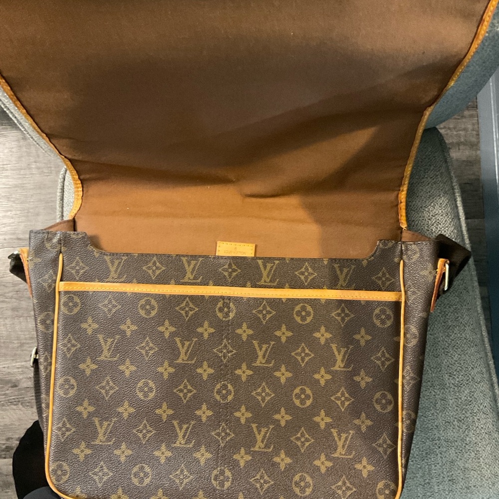 Louis Vuitton Monogram Brown Messenger Bag - Picture 2 of 8